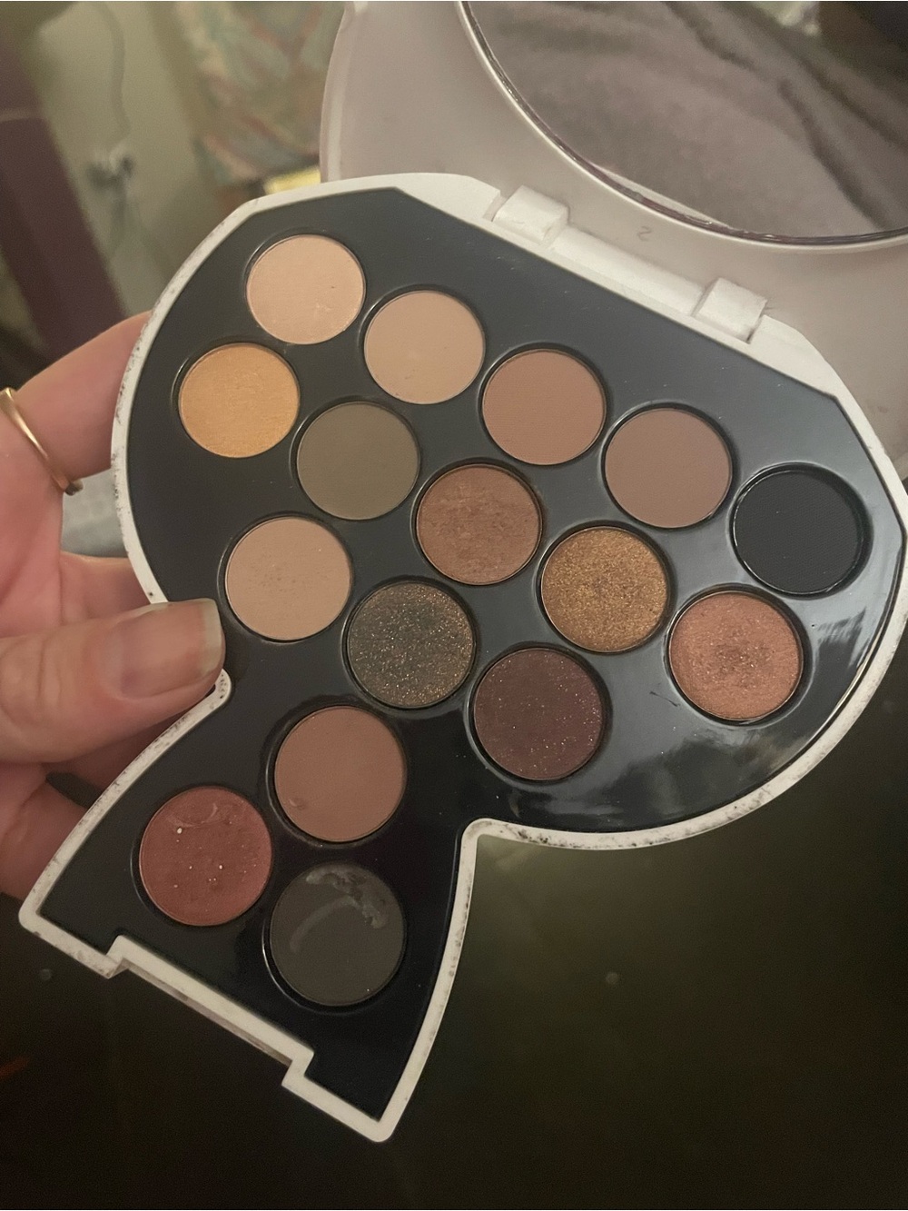 Karl Lagerfeld Cat-Shaped Eyeshadow Palette in White with Neutral & Rose Tones - Picture 5 of 5